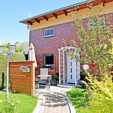 Ferienhaus Zum Hafen In Altefaehr Buitenkant foto